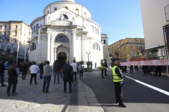 Rijeka: Muška molitva krunice ispred crkve Sv. Vida