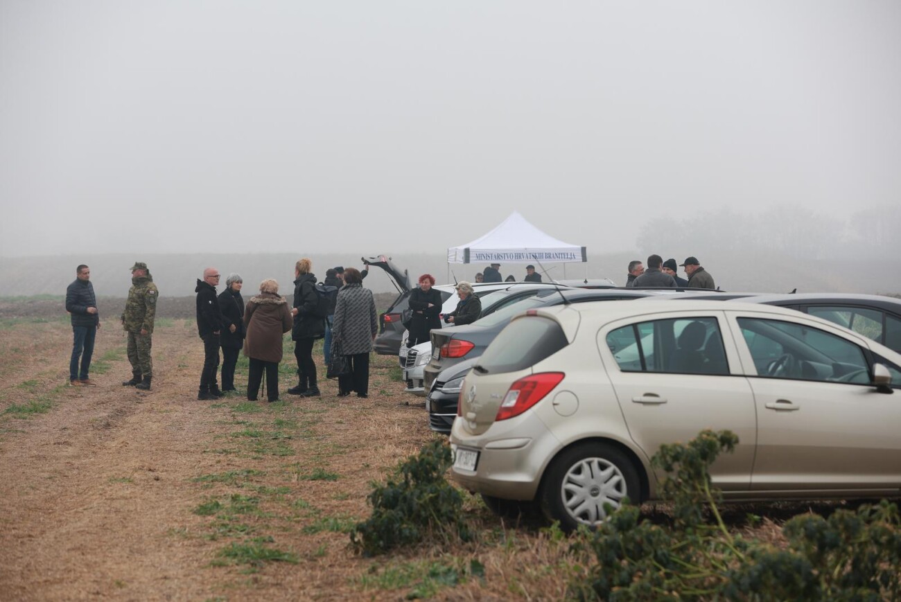 U blizini Vukovara otkrivena grobnica s posmrtnim ostatcima stradalih u Domovinskom ratu U blizini Vukovara otkrivena grobnica s posmrtnim ostatcima stradalih u Domovinskom ratu