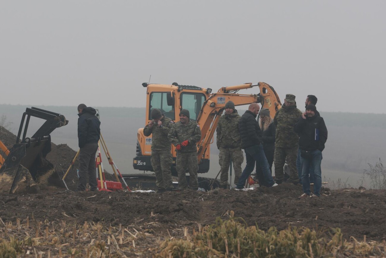 U blizini Vukovara otkrivena grobnica s posmrtnim ostatcima stradalih u Domovinskom ratu U blizini Vukovara otkrivena grobnica s posmrtnim ostatcima stradalih u Domovinskom ratu