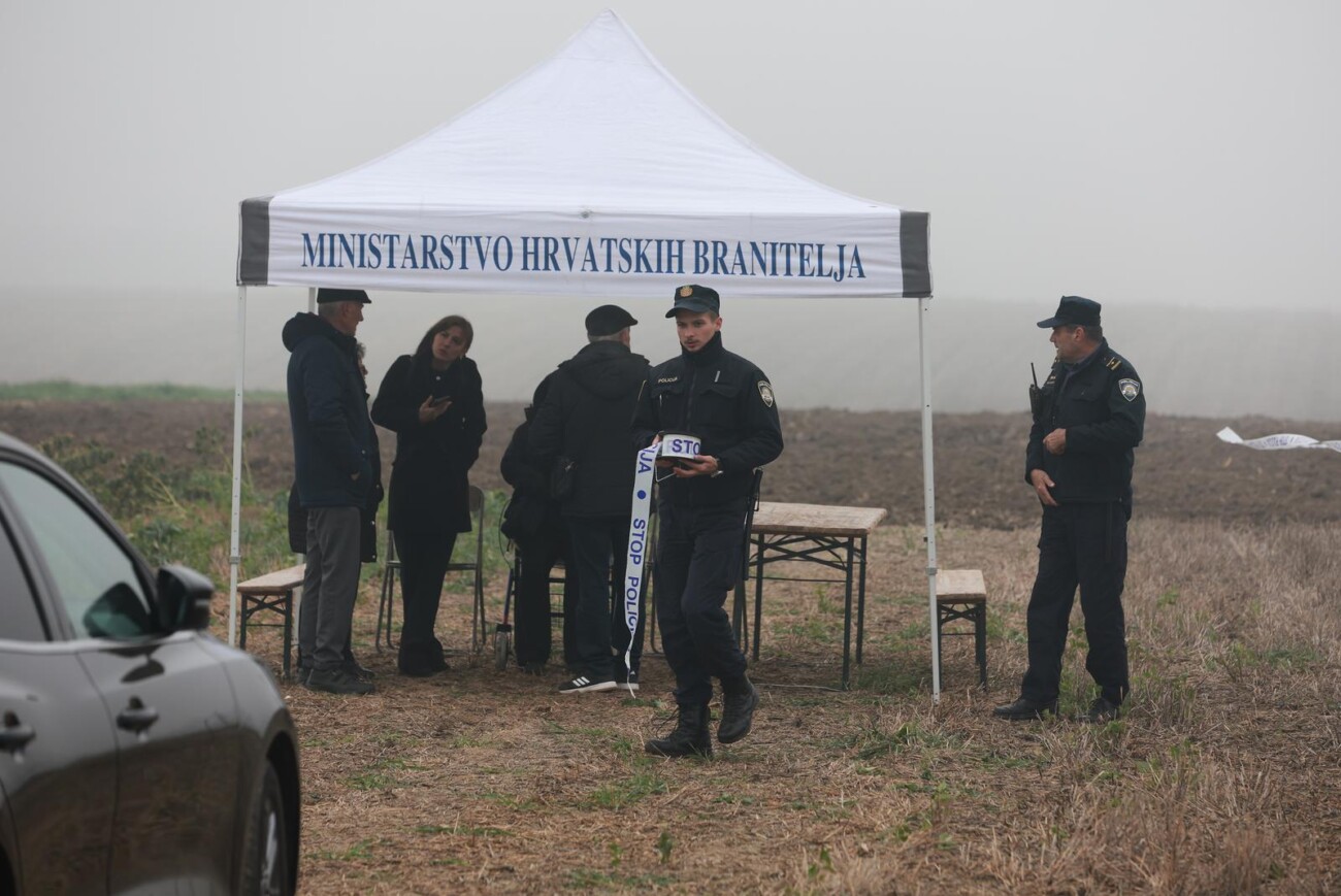 U blizini Vukovara otkrivena grobnica s posmrtnim ostatcima stradalih u Domovinskom ratu U blizini Vukovara otkrivena grobnica s posmrtnim ostatcima stradalih u Domovinskom ratu