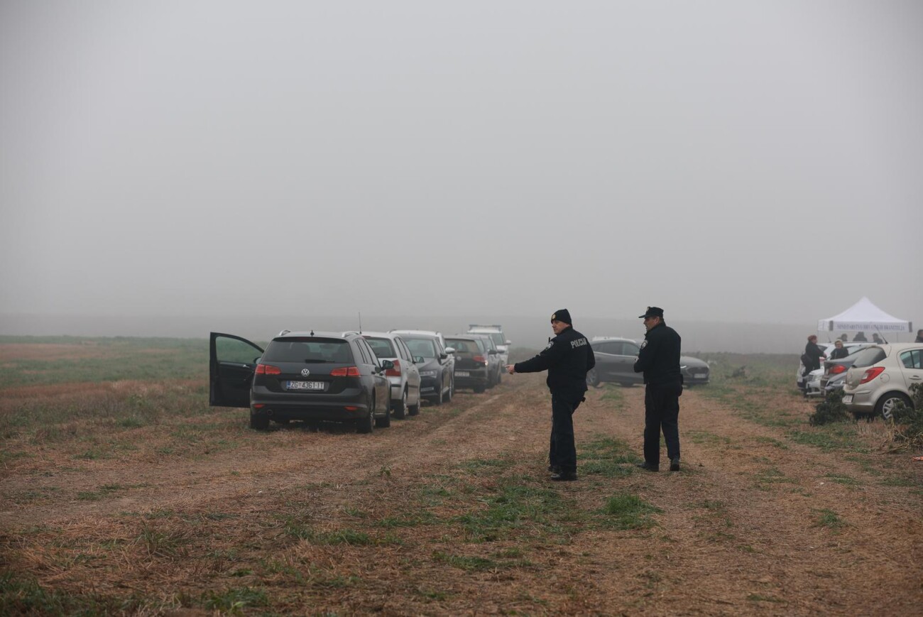 U blizini Vukovara otkrivena grobnica s posmrtnim ostatcima stradalih u Domovinskom ratu U blizini Vukovara otkrivena grobnica s posmrtnim ostatcima stradalih u Domovinskom ratu