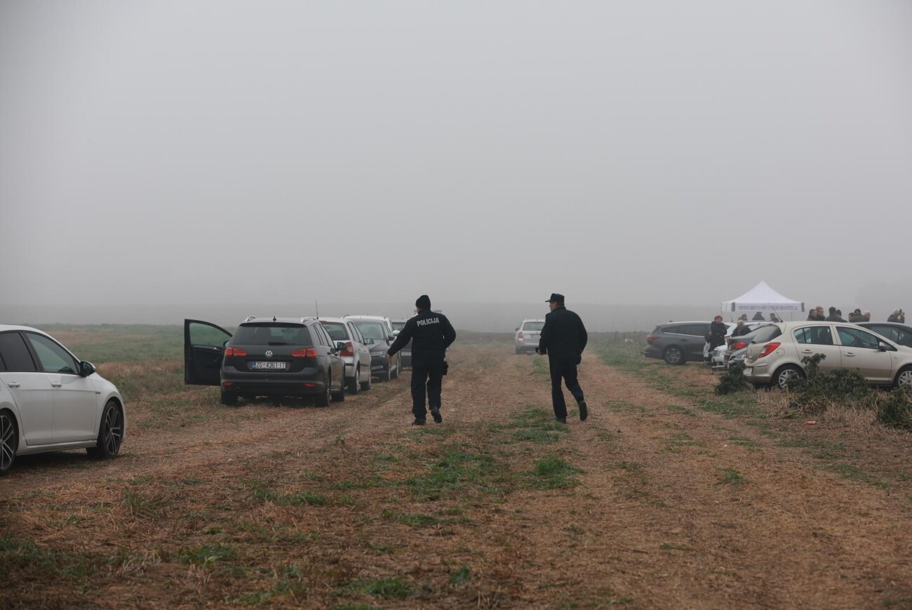 U blizini Vukovara otkrivena grobnica s posmrtnim ostatcima stradalih u Domovinskom ratu U blizini Vukovara otkrivena grobnica s posmrtnim ostatcima stradalih u Domovinskom ratu