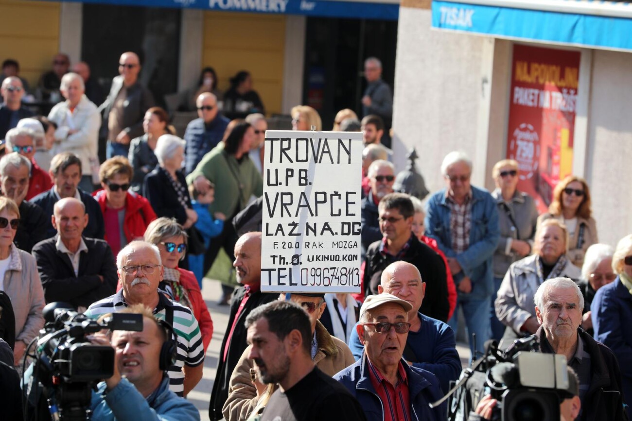 Rijeka: Prosvjed protiv siromaštva na trgu 128 brigade HV Rijeka: Prosvjed protiv siromaštva na trgu 128 brigade HV