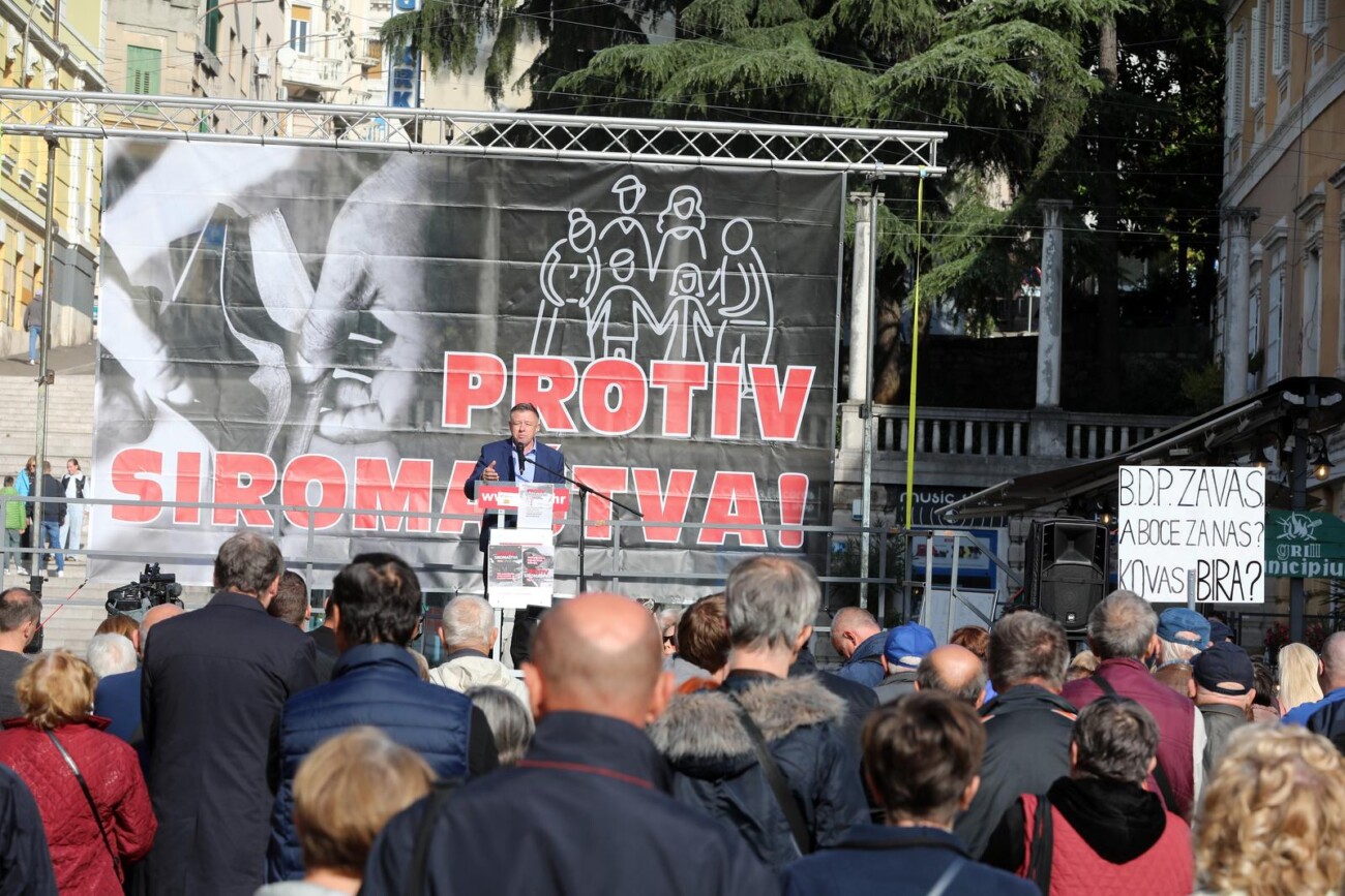 Rijeka: Prosvjed protiv siromaštva na trgu 128 brigade HV Rijeka: Prosvjed protiv siromaštva na trgu 128 brigade HV