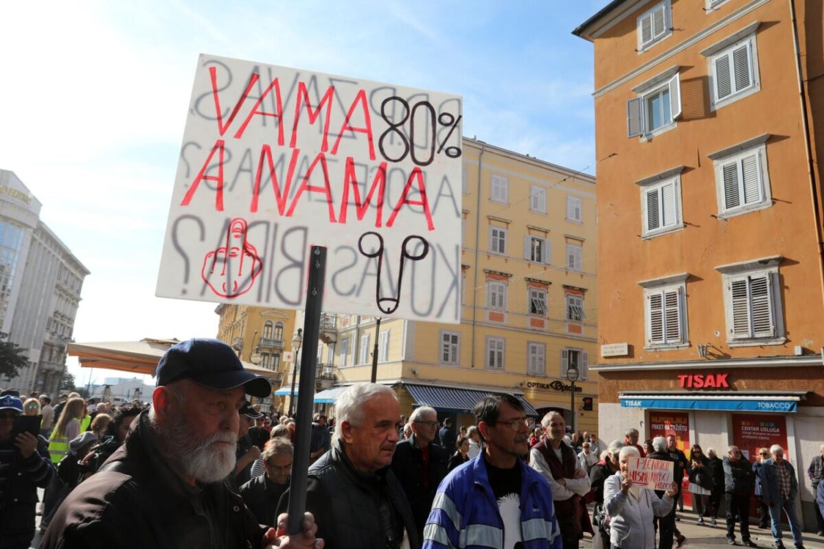 Rijeka: Prosvjed protiv siromaštva na trgu 128 brigade HV