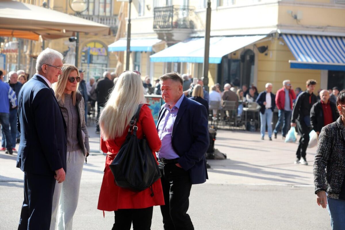 Rijeka: Prosvjed protiv siromaštva na trgu 128 brigade HV