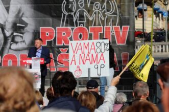 Rijeka: Prosvjed protiv siromaštva na trgu 128 brigade HV