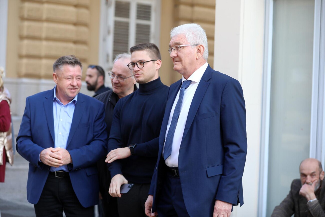 Rijeka: Prosvjed protiv siromatva na trgu 128 brigade HV Rijeka: Prosvjed protiv siromatva na trgu 128 brigade HV