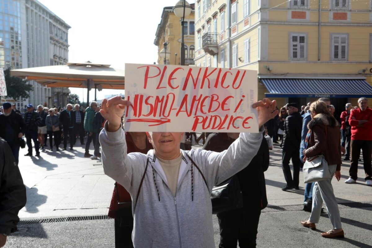 Rijeka: Prosvjed protiv siromaštva na trgu 128 brigade HV