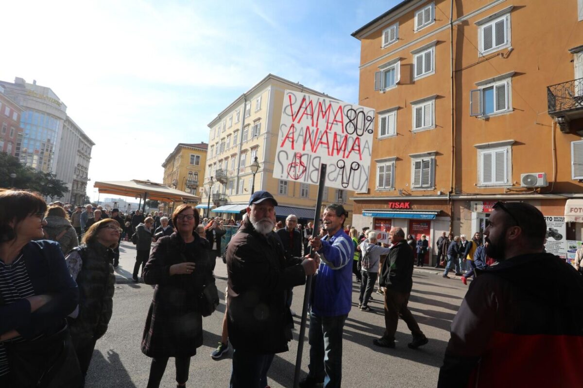 Rijeka: Prosvjed protiv siromaštva na trgu 128 brigade HV