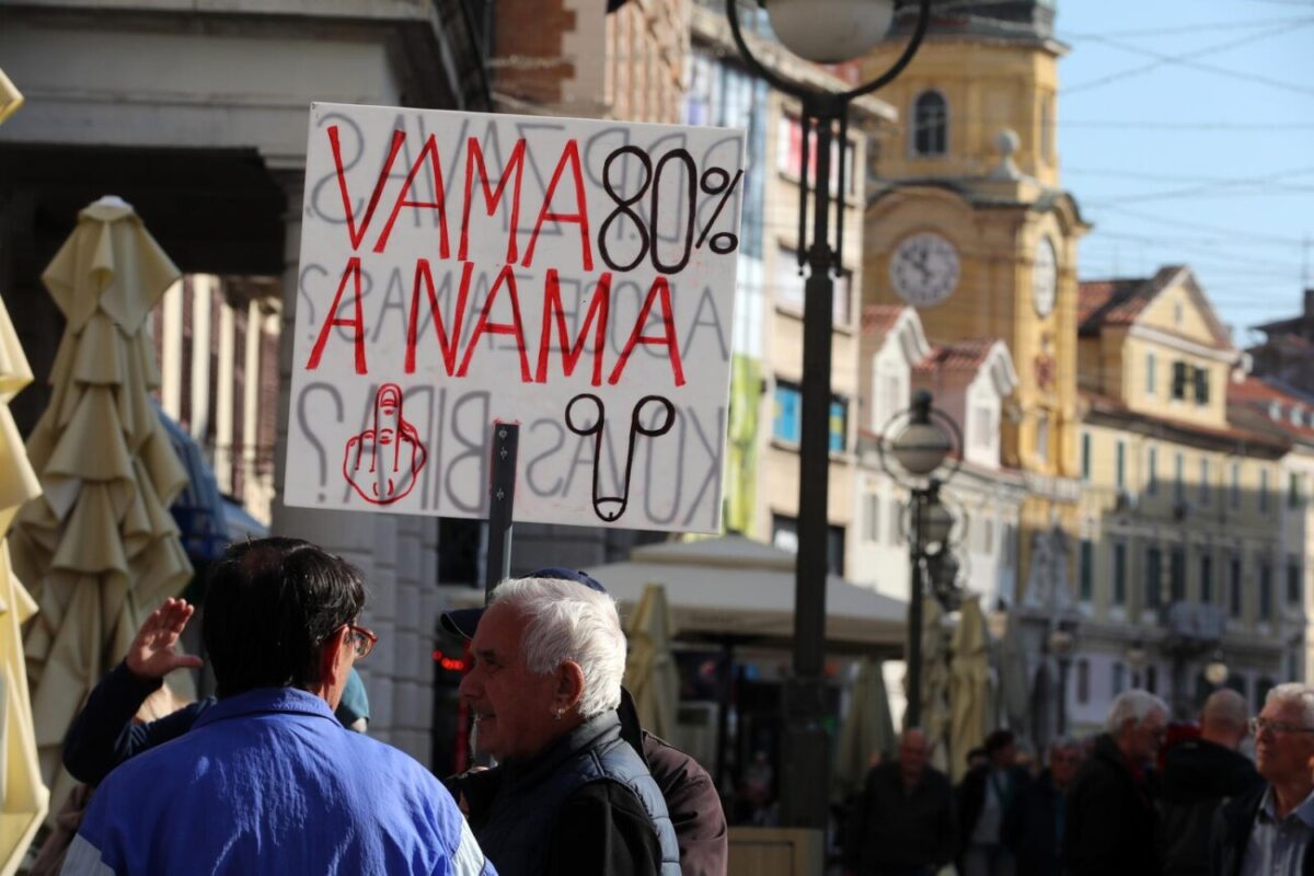 Rijeka: Prosvjed protiv siromaštva na trgu 128 brigade HV