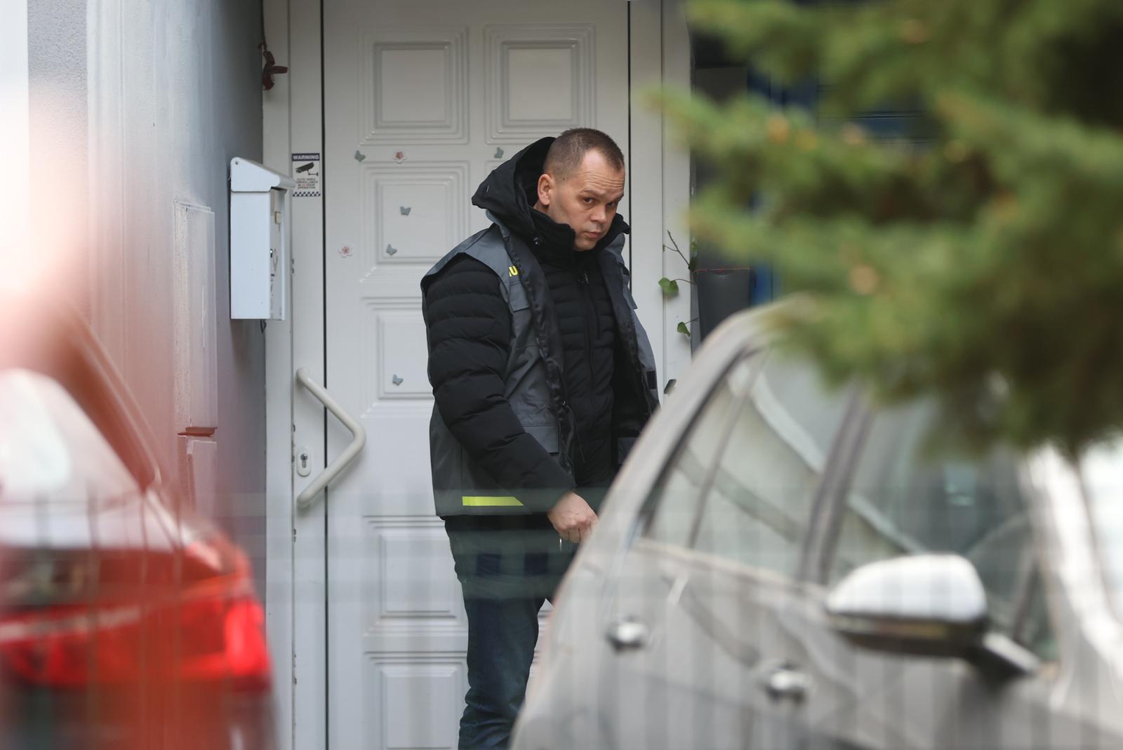 Zagreb: Djelatnici PNUSKOK-a i odvjetnica Laura Valković nakon pretresa odlaze iz Beroševe kuće Zagreb: Djelatnici PNUSKOK-a i odvjetnica Laura Valković nakon pretresa odlaze iz Beroševe kuće