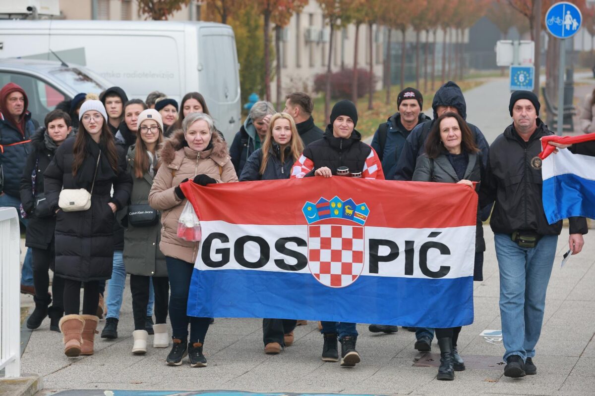 Vukovar: Okupljanje uoči obilježavanja 33. obljetnice stradanja Vukovara