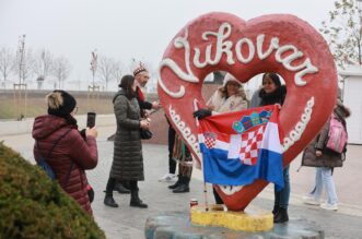 Vukovar: Okupljanje uoči obilježavanja 33. obljetnice stradanja Vukovara