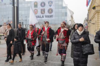 Vukovar: Okupljanje uoči obilježavanja 33. obljetnice stradanja Vukovara