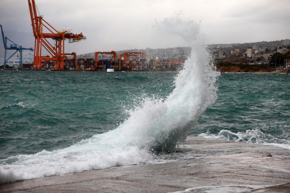 Rijeka: Jako jugo na moru pred Rijekom