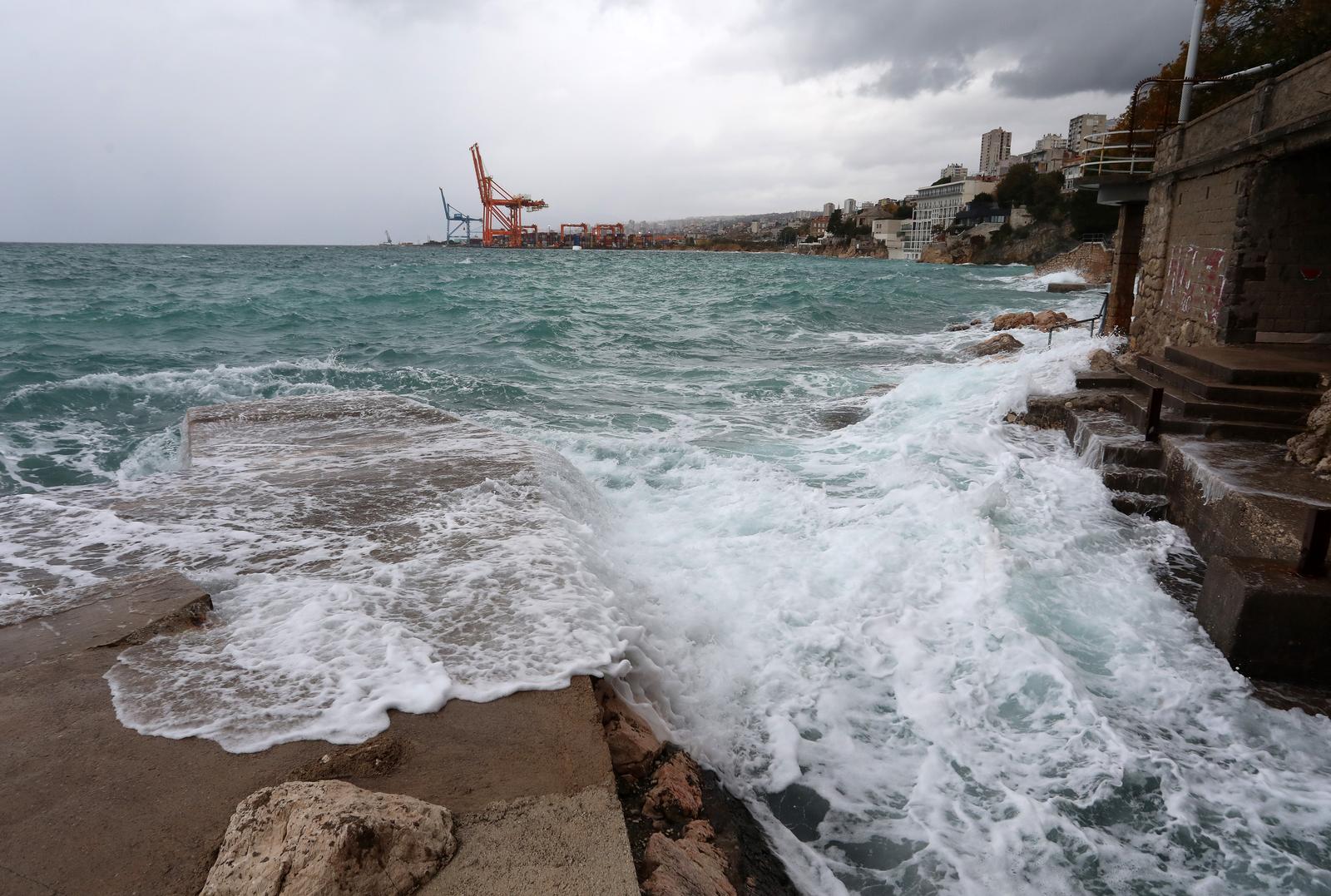 Rijeka: Jako jugo na moru pred Rijekom Rijeka: Jako jugo na moru pred Rijekom