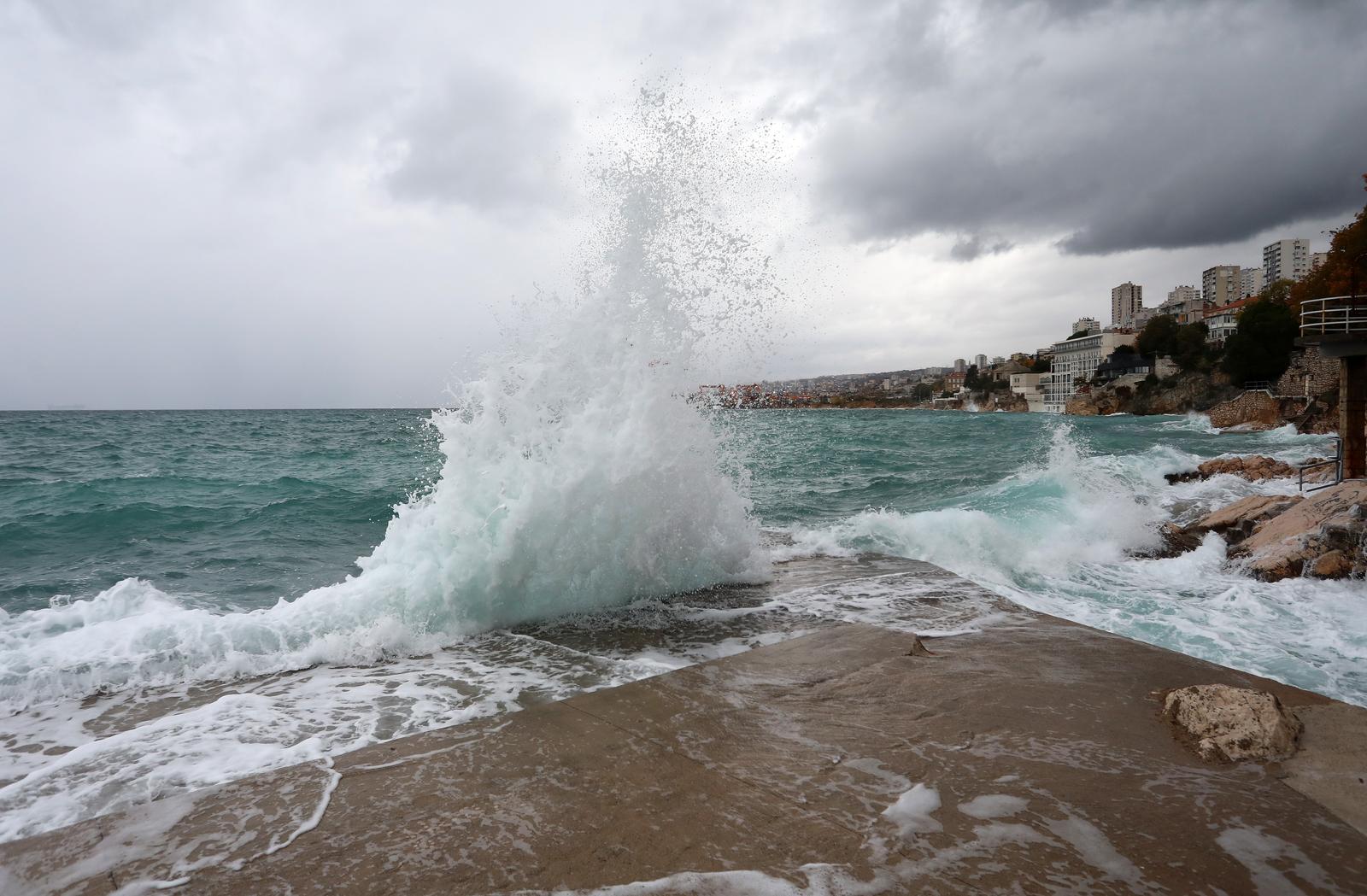 Rijeka: Jako jugo na moru pred Rijekom Rijeka: Jako jugo na moru pred Rijekom
