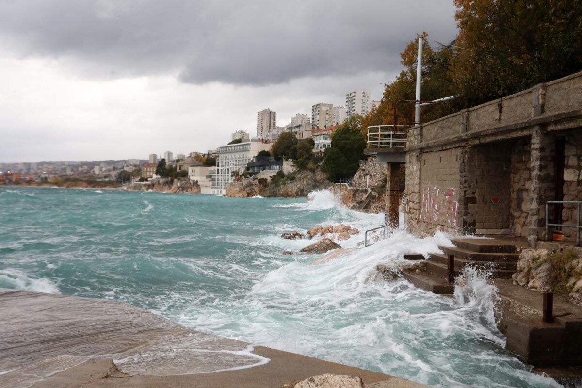 Rijeka: Jako jugo na moru pred Rijekom