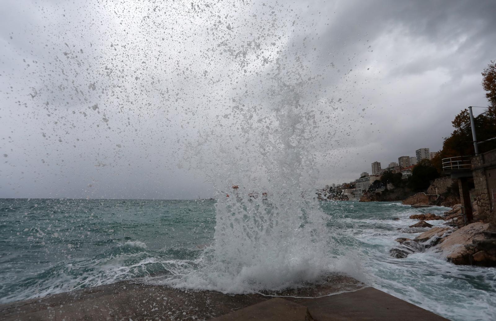 Rijeka: Jako jugo na moru pred Rijekom Rijeka: Jako jugo na moru pred Rijekom