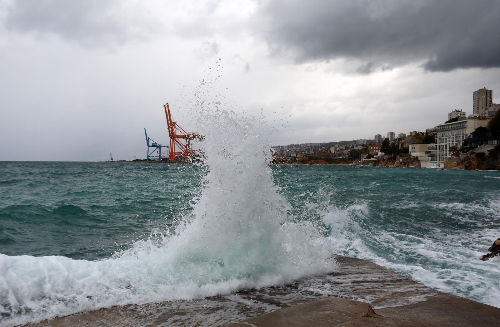 Rijeka: Jako jugo na moru pred Rijekom Rijeka: Jako jugo na moru pred Rijekom