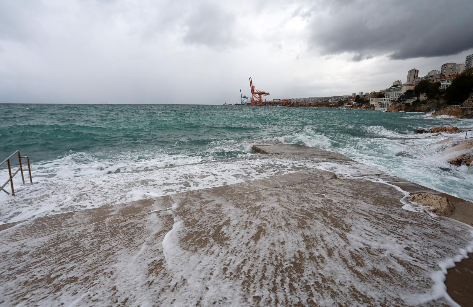 Rijeka: Jako jugo na moru pred Rijekom Rijeka: Jako jugo na moru pred Rijekom
