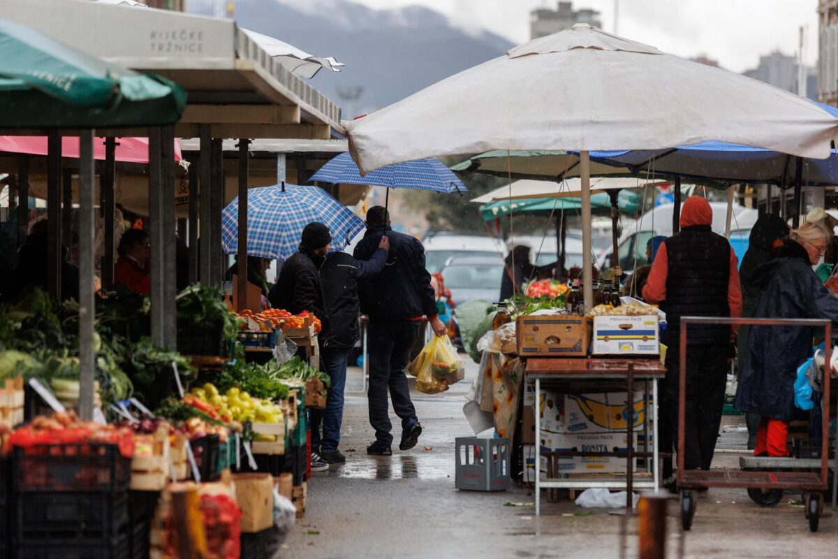 Rijeka: Kiša te jugo otežavaju rad na tržnici