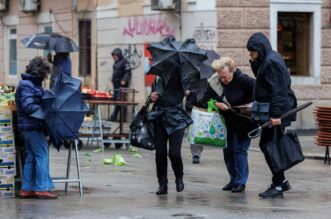 Rijeka: Kiša te jugo otežavaju rad na tržnici