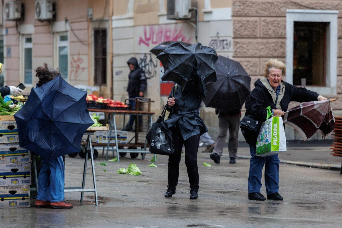 Rijeka: Kiša te jugo otežavaju rad na tržnici