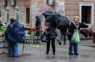 Rijeka: Kiša te jugo otežavaju rad na tržnici