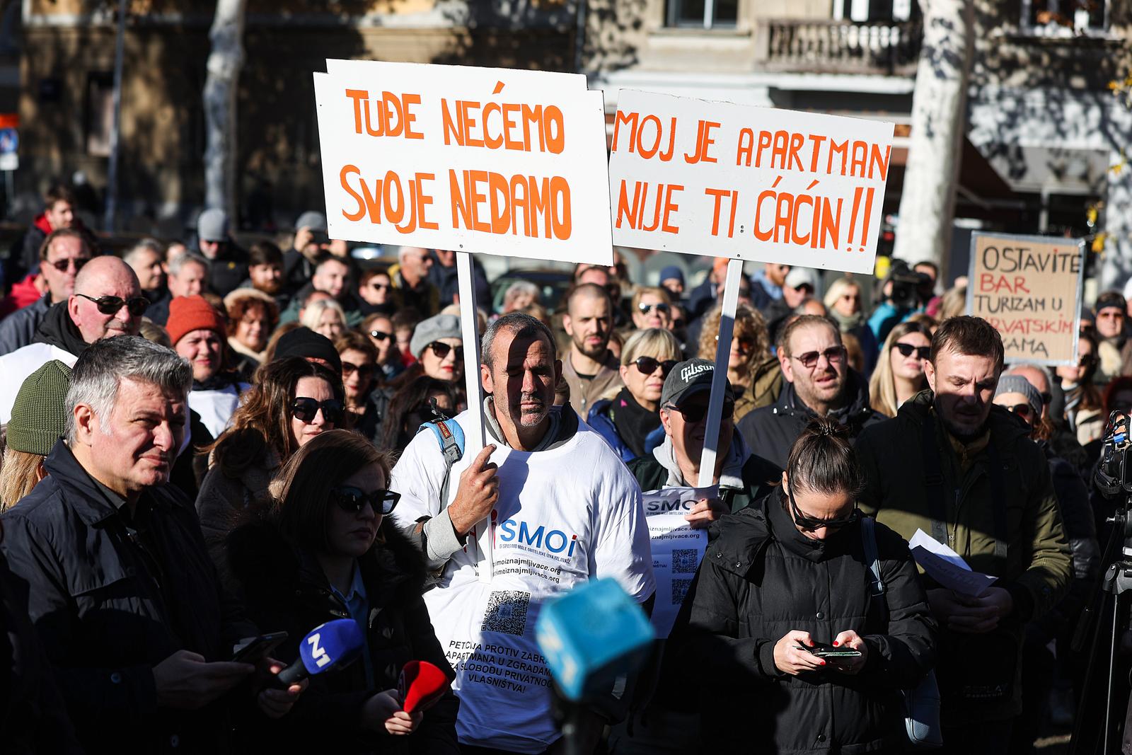 Zagreb: Prosvjed inicijative “Spasimo male obiteljske iznajmljivače”