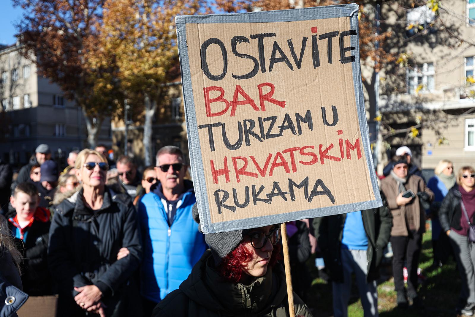 Zagreb: Prosvjed inicijative “Spasimo male obiteljske iznajmljivače”