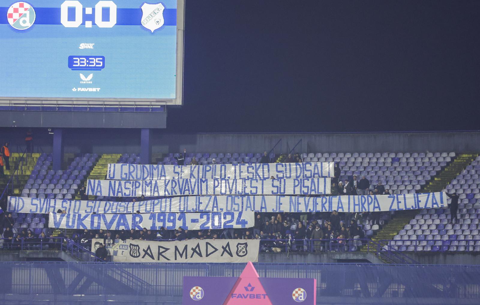 Navijači na maksimirskim tribinama na susretu Dinama i Rijeke Navijači na maksimirskim tribinama na susretu Dinama i Rijeke