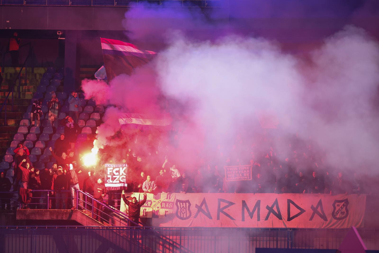 Navijači na maksimirskim tribinama na susretu Dinama i Rijeke Navijači na maksimirskim tribinama na susretu Dinama i Rijeke