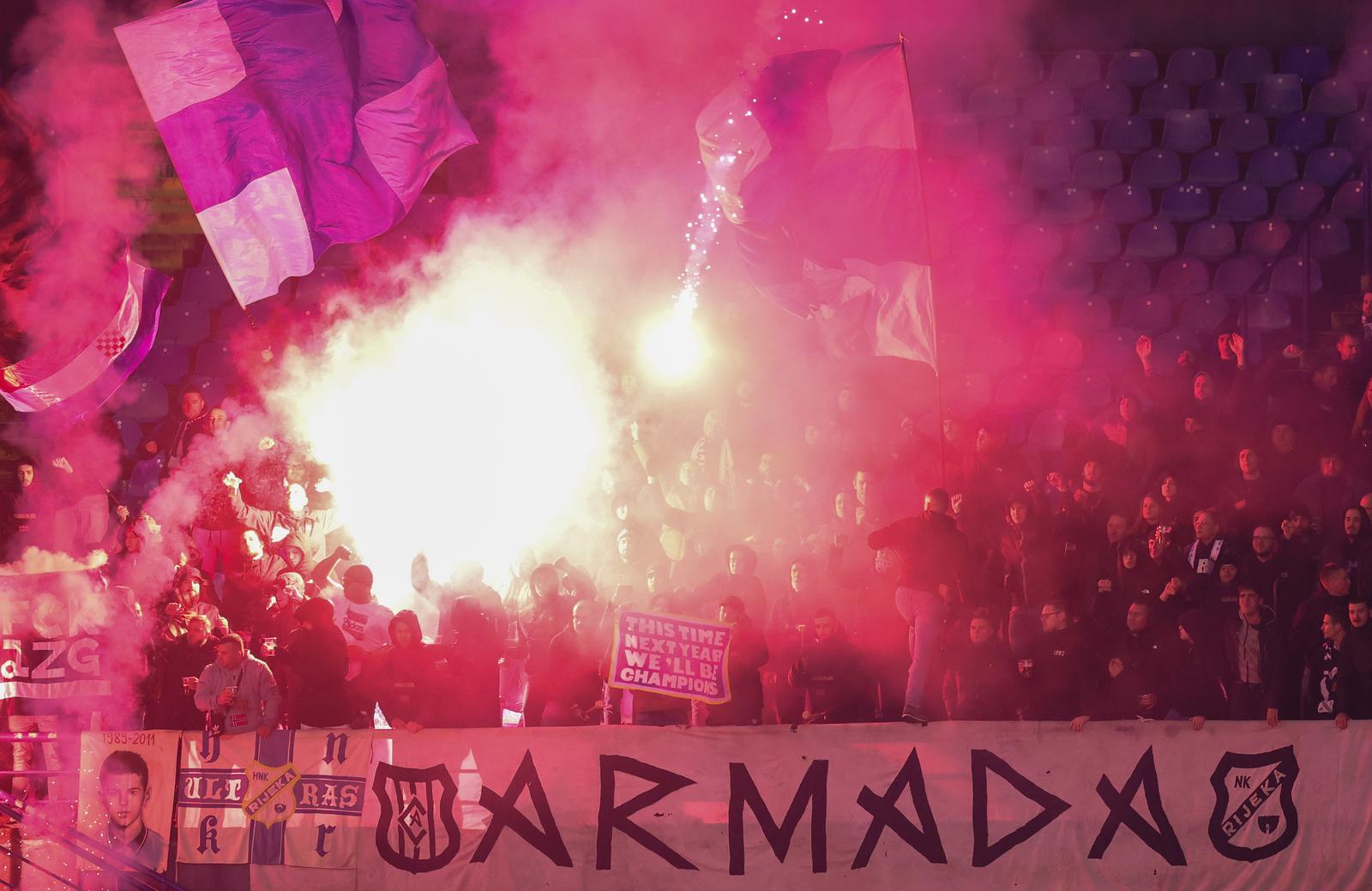 Navijači na maksimirskim tribinama na susretu Dinama i Rijeke Navijači na maksimirskim tribinama na susretu Dinama i Rijeke