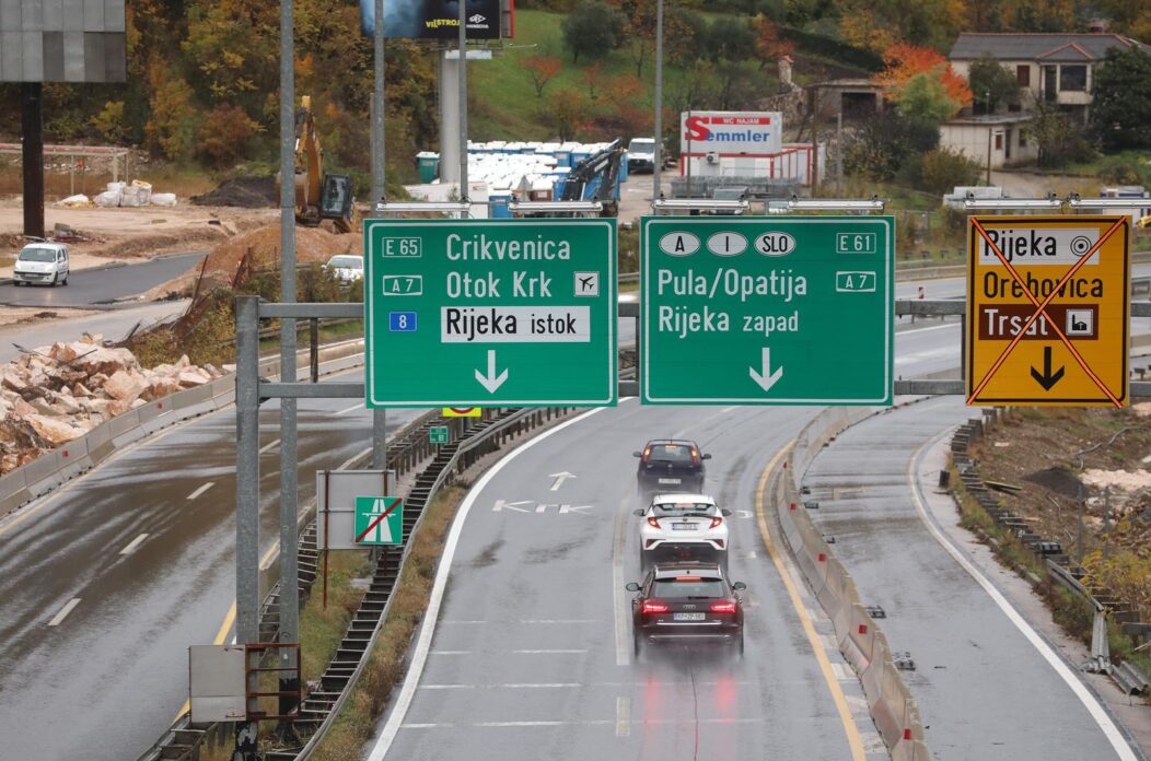 Rijeka: Kiša usporava promet na autocestama Primorsko goranske županije Rijeka: Kiša usporava promet na autocestama Primorsko goranske županije