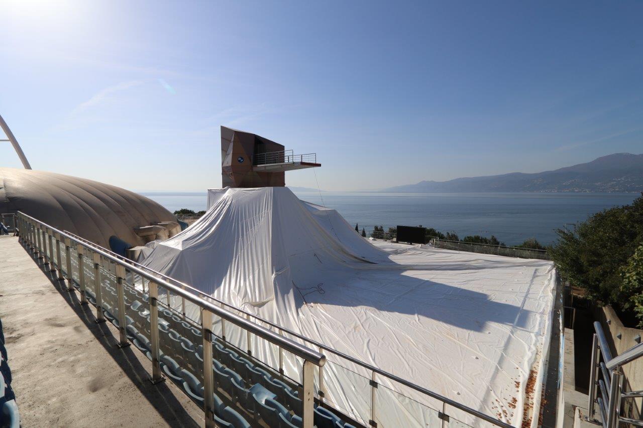 Postavljanje-balona-na-bazen-za-skokove-u-vodu-na-Bazenima-Kantrida-6 Postavljanje-balona-na-bazen-za-skokove-u-vodu-na-Bazenima-Kantrida-6