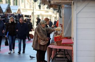 Rijeka: Adventski sajam otvoren je na Korzu