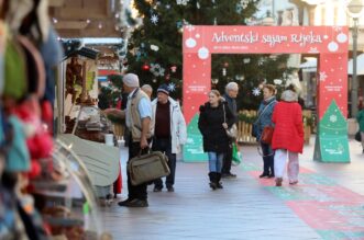 Rijeka: Adventski sajam otvoren je na Korzu