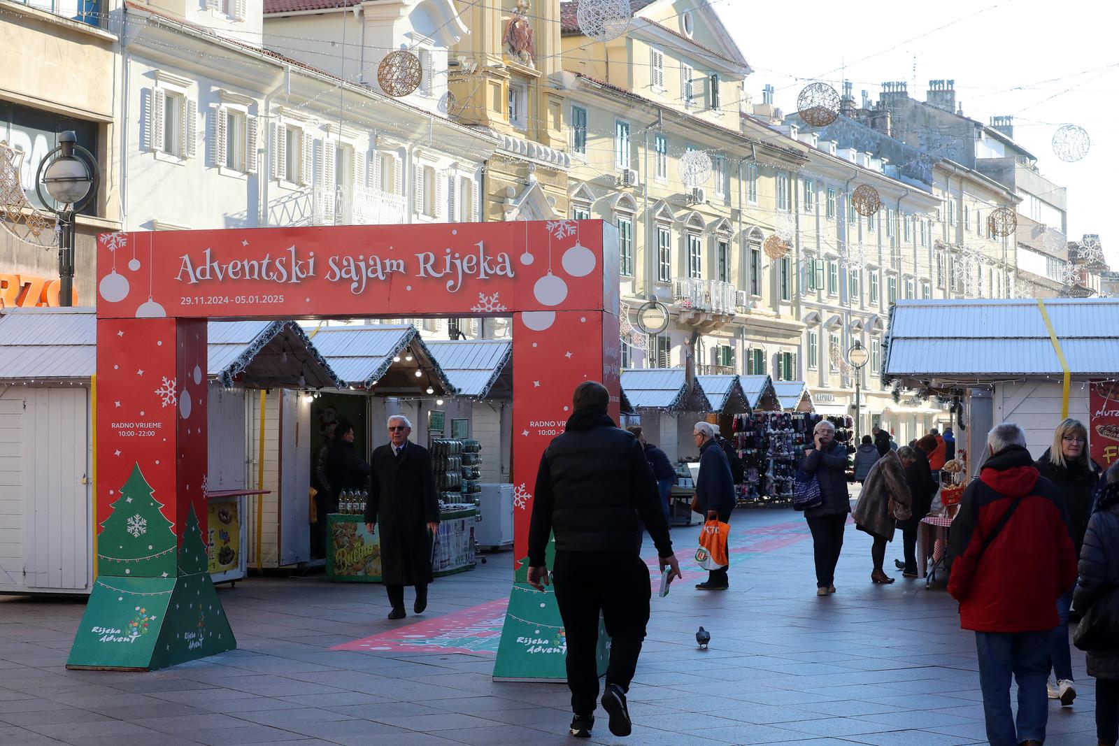 Rijeka: Adventski sajam otvoren je na Korzu Rijeka: Adventski sajam otvoren je na Korzu