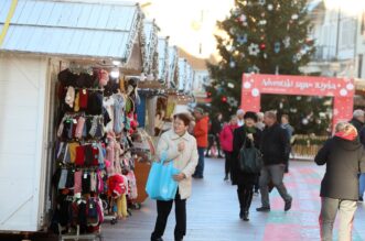 Rijeka: Adventski sajam otvoren je na Korzu