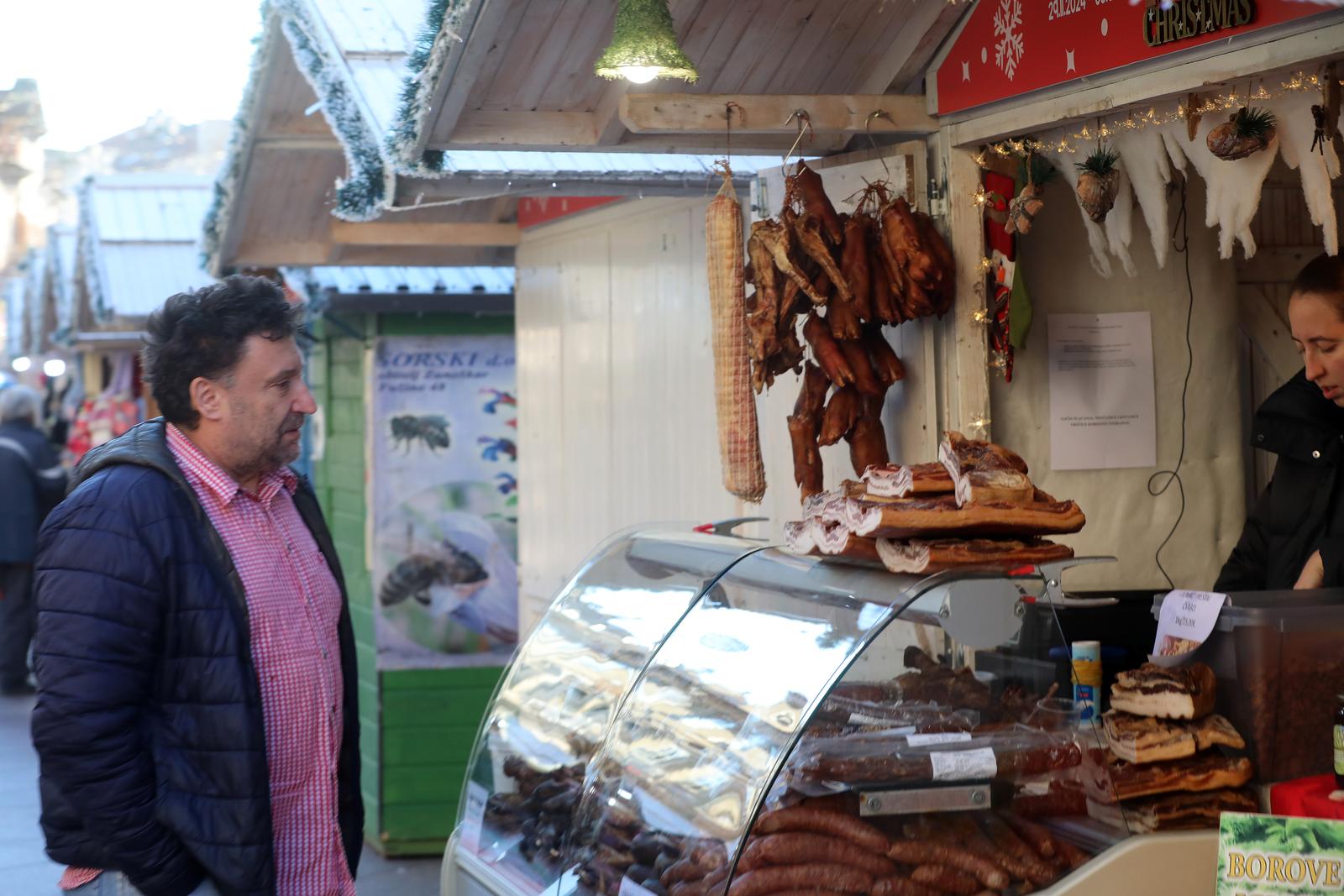 Rijeka: Adventski sajam otvoren je na Korzu Rijeka: Adventski sajam otvoren je na Korzu