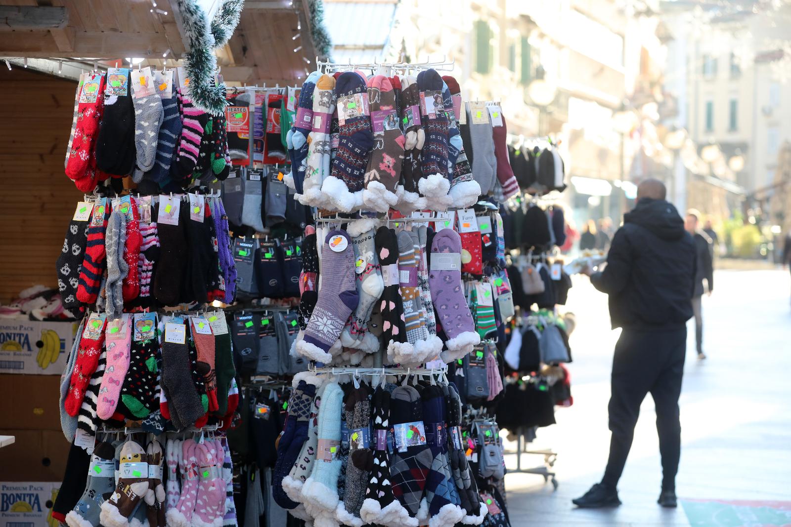 Rijeka: Adventski sajam otvoren je na Korzu Rijeka: Adventski sajam otvoren je na Korzu
