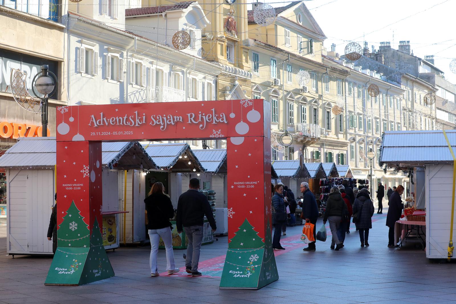 Rijeka: Adventski sajam otvoren je na Korzu Rijeka: Adventski sajam otvoren je na Korzu
