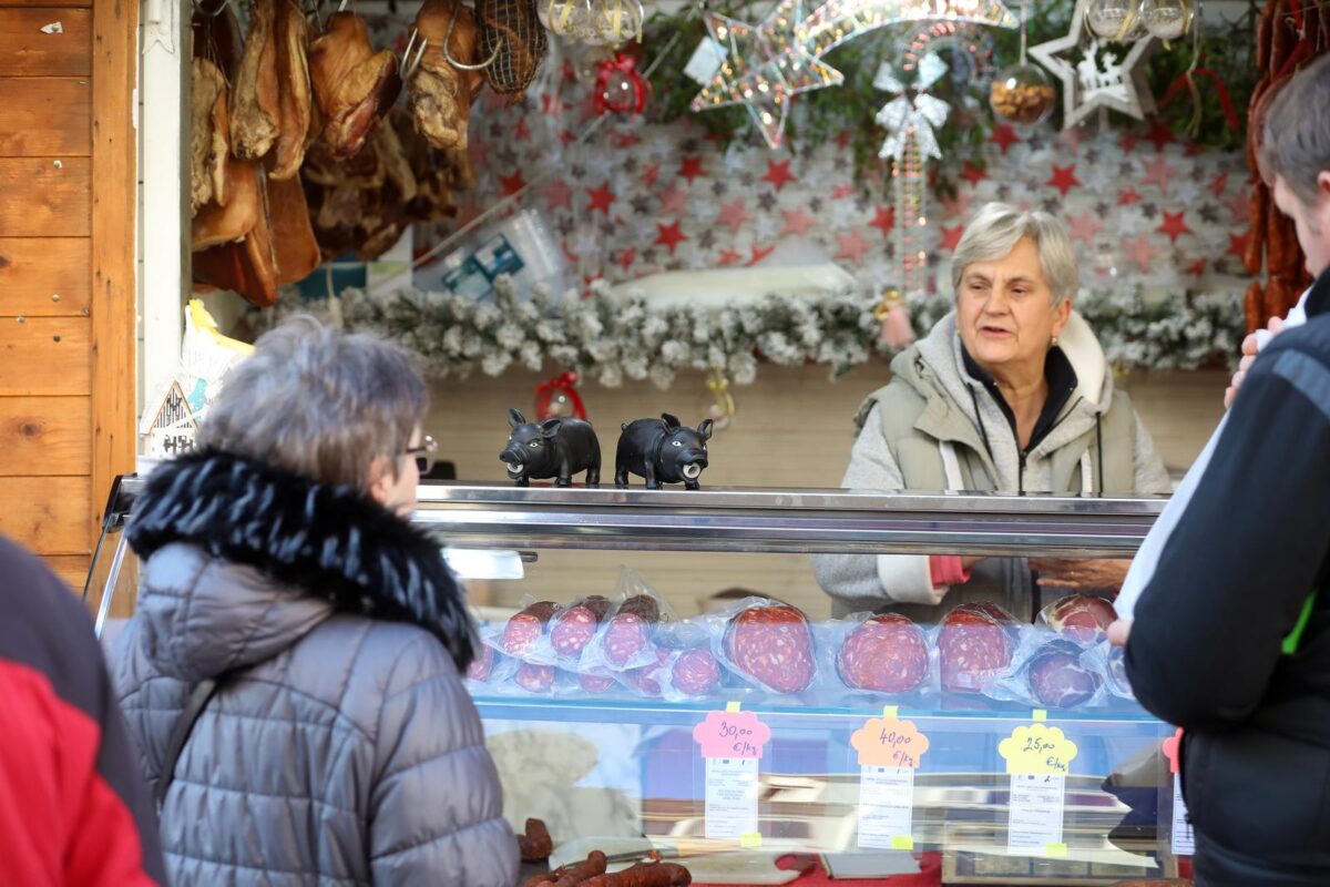 Rijeka: Adventski sajam otvoren je na Korzu