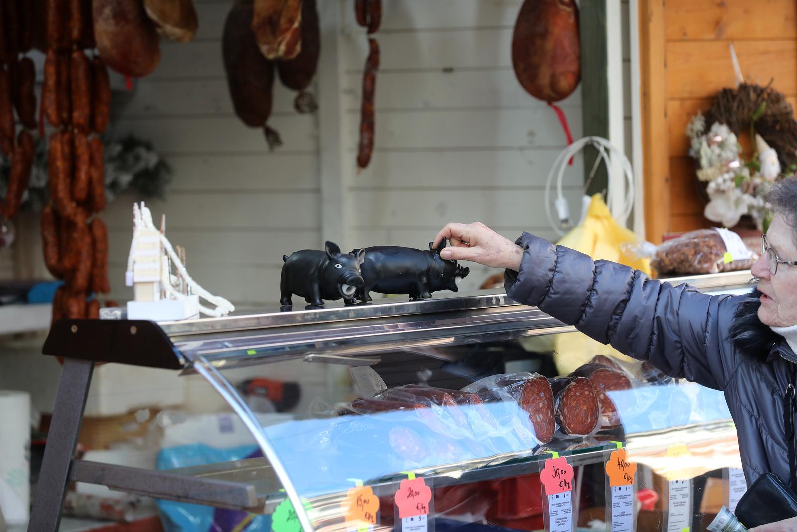 Rijeka: Adventski sajam otvoren je na Korzu Rijeka: Adventski sajam otvoren je na Korzu