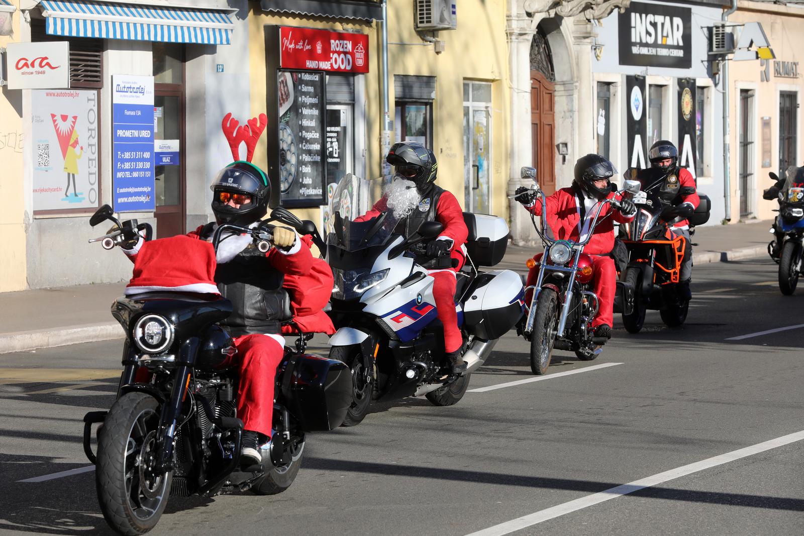 Rijeka: Bajkeri djedice nose poklone djeci u dječji dom u Lovranu Rijeka: Bajkeri djedice nose poklone djeci u dječji dom u Lovranu