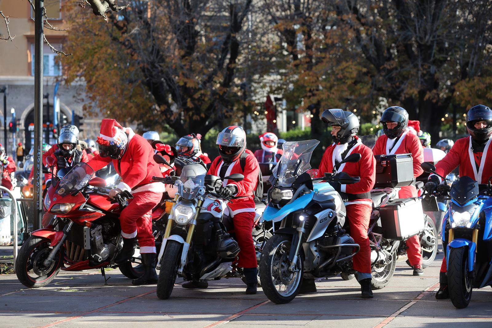 Rijeka: Bajkeri djedice nose poklone djeci u dječji dom u Lovranu Rijeka: Bajkeri djedice nose poklone djeci u dječji dom u Lovranu
