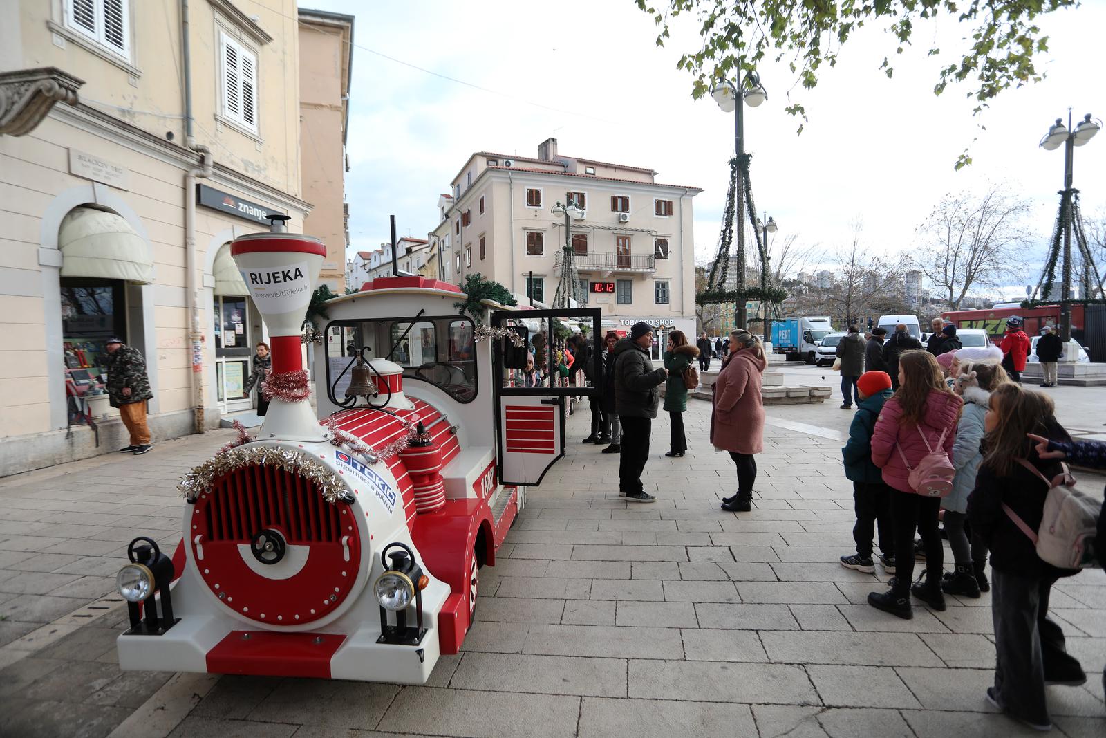 Rijeka: Vlakić Djeda Mraza prometuje centrom grada