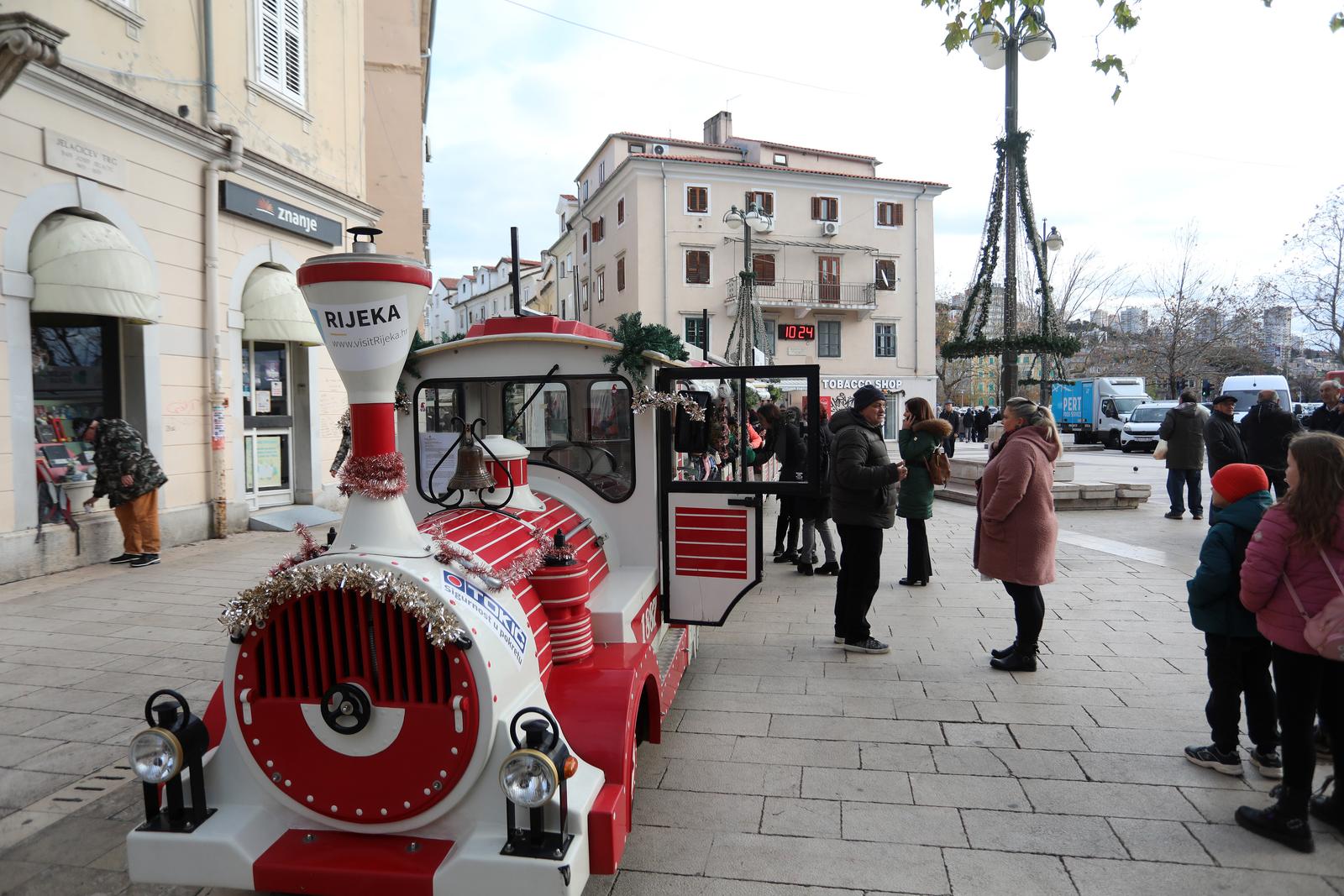 Rijeka: Vlakić Djeda Mraza prometuje centrom grada